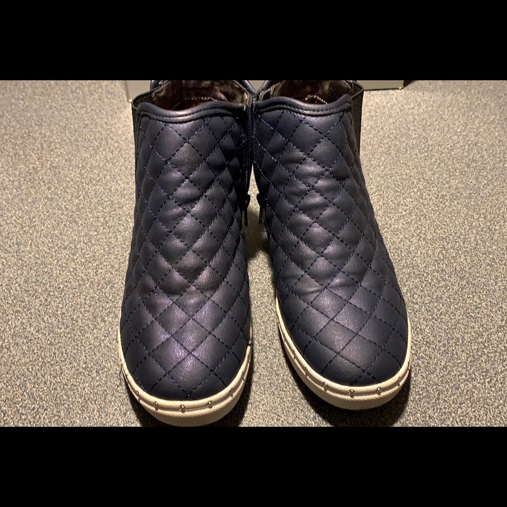 Shoes - Picture 2 of 6